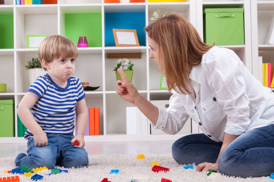 Înainte să educe, părinții trebuie educați