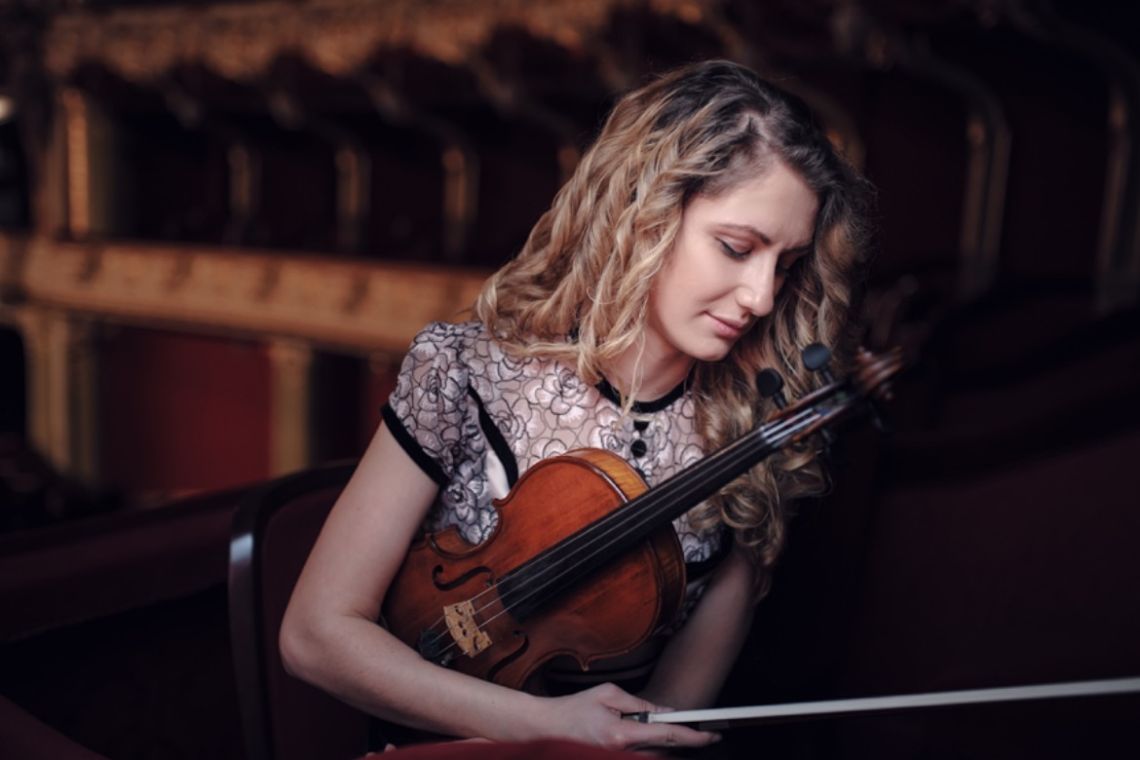„Muzica se face pentru tine și pentru cei din jurul tău” – interviu cu violonista Sara Stroici